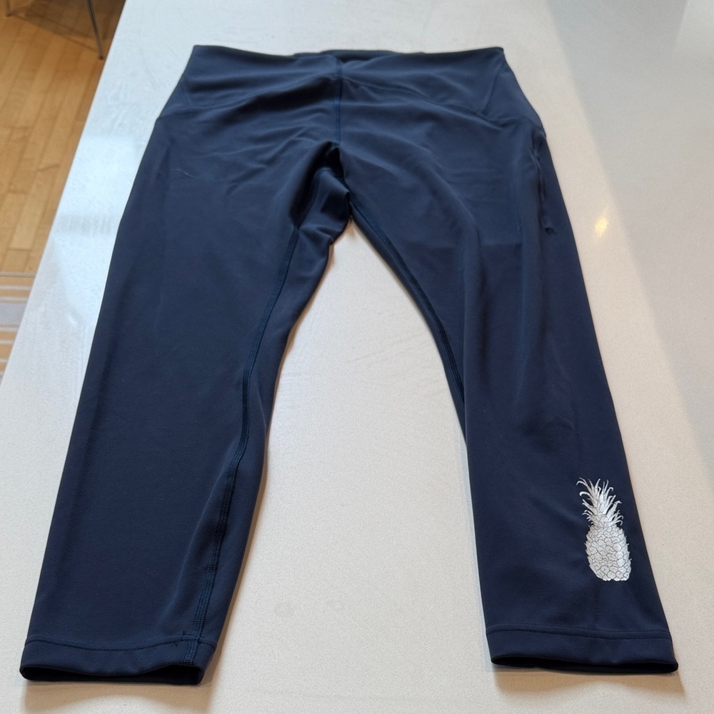 Lululemon Cropped Navy Leggings with Rare Pineapple Detail, EUC, Size 12